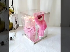 На выпускной я подарила одноклассникам и учителям куклы клубничных медведей, букеты роз, Циси