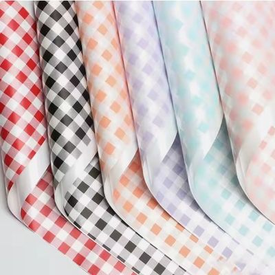 Хорошая цена. 58*58 см 20 шт. на упаковку Синтетическая бумага для упаковки цветов Букет цветов онлайн