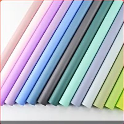 Купить Раствор цветочной упаковки Водостойкий лист бумаги с твердой пластиковой целлофанной обложкой Производство в сети