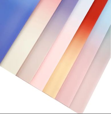 Купить Бумажная упаковка цветов для подарков Двухсторонняя красочная молодежная выпускная цветовая упаковка Букетные упаковочные материалы Производство в сети