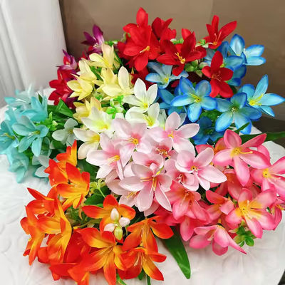 Купить Производители Прямая продажа Искусственный букет цветов лилии Горячая продажа Домашнее украшение Свадебное торжество Поддельный букет цветов Производство в сети