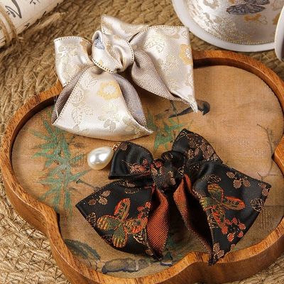 Купить Стиль Односторонний Бабочка Цветок Вышивка Край Атласная Лента Ручной Работы Бант Ободок Аксессуары для Волос Заколка Цветы Галстуки Производство в сети