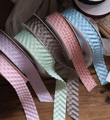 Купить 3D тиснёная полиэстеровая лента в корейском стиле с цветочным узором для упаковки букетов с выпуклым рельефом Производство в сети