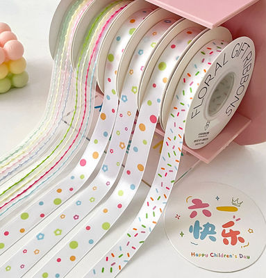 Купить Белый/ индивидуальные цвета Международный день детей Конфеты Какао ленточка Цветок Букет Бук галстук Цветок Рукоделие Производство в сети