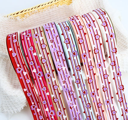 Хорошая цена. Рыбчатая лента с любовью Тортовая коробка Красочный букет Подарочная упаковка Свадебное украшение Конфеты Коробка Красочная лента онлайн