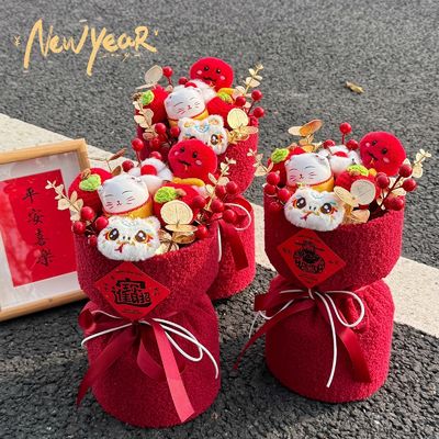 Хорошая цена. Новый стиль Букеты цветов Удачи Подарки Обнимать ведро Удачная кошка Кукла Цветочные букеты Весенний фестиваль Гостиная Настольные украшения онлайн