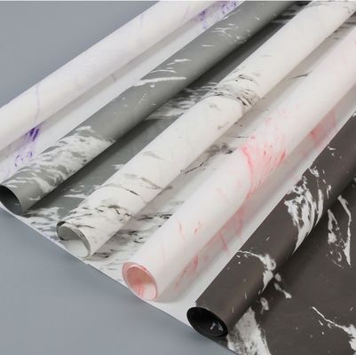 Хорошая цена. Производитель оптово продает букеты цветов с белым мраморным узором на День святого Валентина, бумажные подарки и подарки для цветочных магазинов онлайн