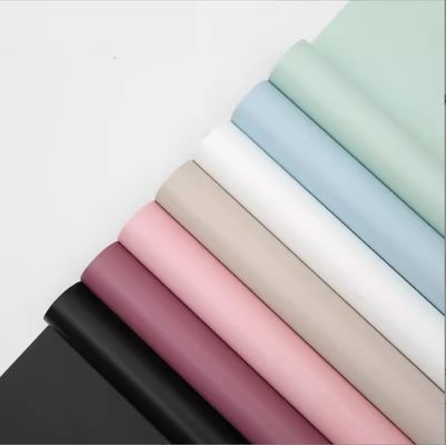 Хорошая цена. Утренняя туманность одноцветный твердоцветный кожиный ощущение водонепроницаемая матовая пленка цветочный художественный ролл свежий цветочный букет оберточная бумага онлайн