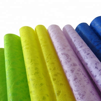 Хорошая цена. 3D выбило обруч 58cm*10m цветка Eco Nonwoven упаковочной бумаги флориста дружелюбный онлайн
